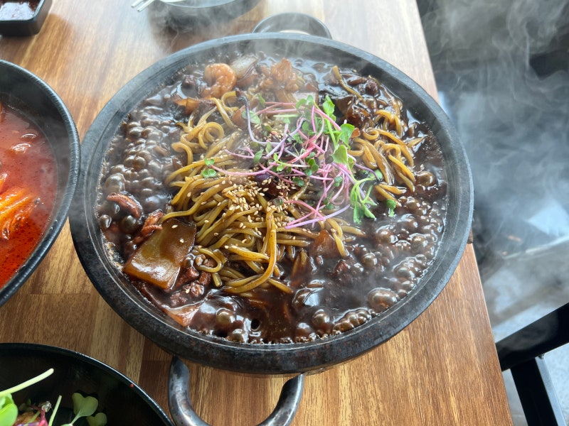 장수돌짜장 매장 방문 후 남겨주신 고객 리뷰 사진입니다.